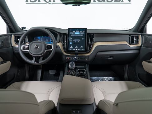 New 2026 Volvo XC60 T8 Plus w/ Climate Package AWD/4WD image 15