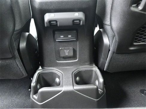 Used 2024 Jeep Wrangler Unlimited Rubicon w/ Technology Group image 15