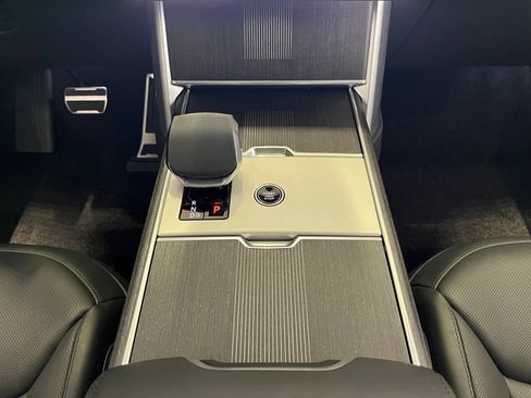 Used 2024 Land Rover Range Rover Autobiography AWD/4WD image 32