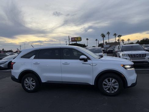 Used 2023 Kia Sorento LX image 13