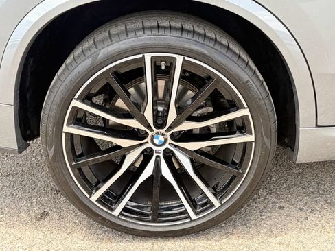 Used 2026 BMW X5 xDrive40i w/ M Sport Package AWD/4WD image 11
