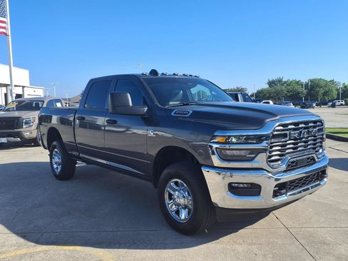 Used 2025 RAM 2500 Tradesman w/ Chrome Appearance Group AWD/4WD image 3