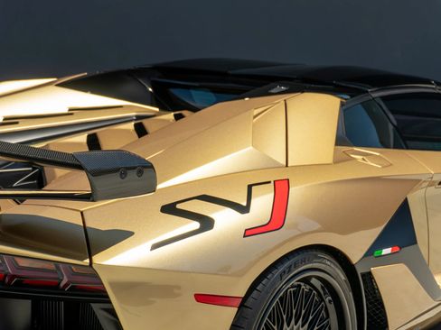 Used 2020 Lamborghini Aventador SVJ AWD/4WD image 43