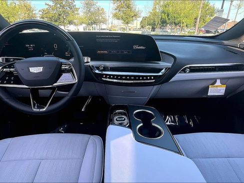 New 2026 Cadillac Lyriq Luxury w/ LPO, Floor Liner Package AWD/4WD image 7