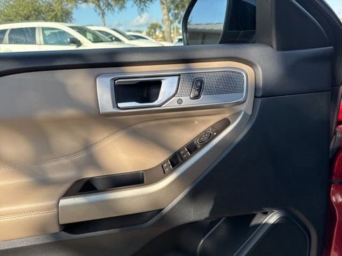 Used 2023 Ford Explorer Limited image 25