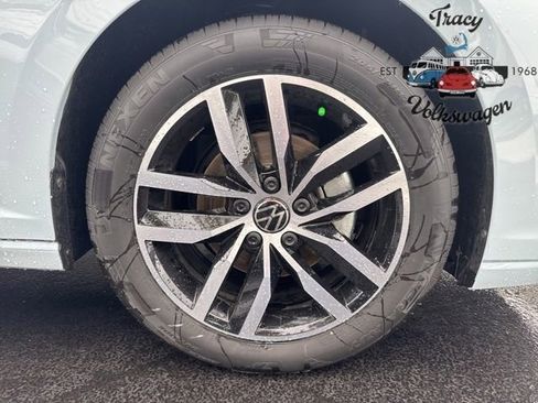 New 2025 Volkswagen Jetta SE image 9