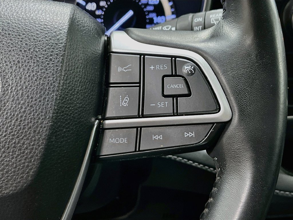 Used 2022 Toyota Highlander XLE FWD image 19