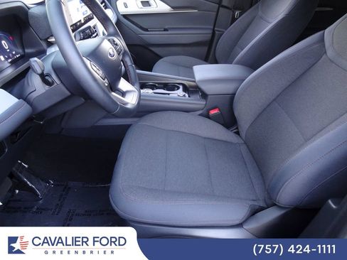 Used 2026 Ford Explorer Active AWD/4WD image 6