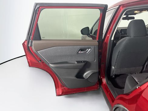 Used 2023 Nissan Rogue SV FWD image 25