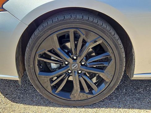 Used 2024 Nissan Altima 2.5 SR FWD image 11