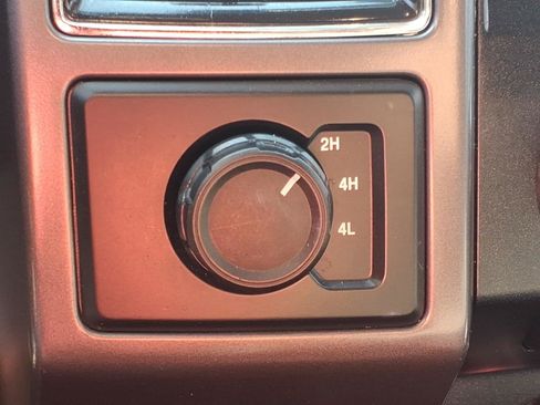 Used 2017 Ford F150 XLT AWD/4WD image 8