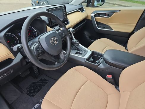 Used 2021 Toyota RAV4 XLE FWD image 15