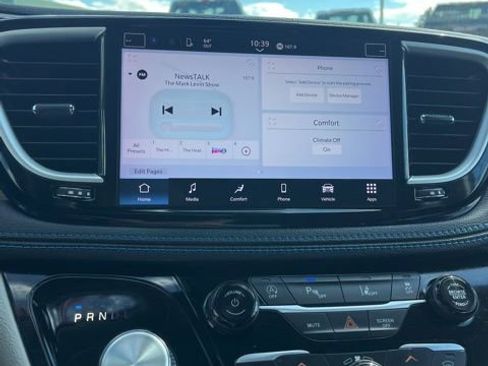 Used 2021 Chrysler Pacifica Touring FWD image 40