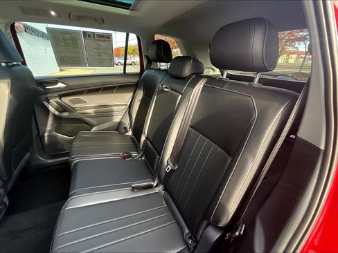 Used 2022 Volkswagen Tiguan SE w/ Panoramic Sunroof Package image 31
