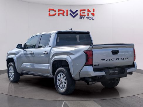 Used 2025 Toyota Tacoma SR5 image 3