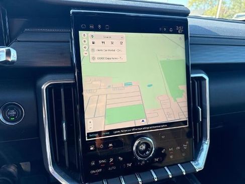 Used 2025 GMC Acadia Elevation image 14