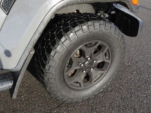 Used 2021 Jeep Gladiator Willys image 4