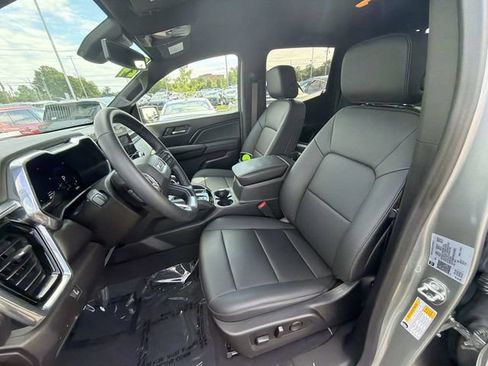 Used 2024 GMC Canyon Elevation w/ Elevation Premium Package RWD image 11