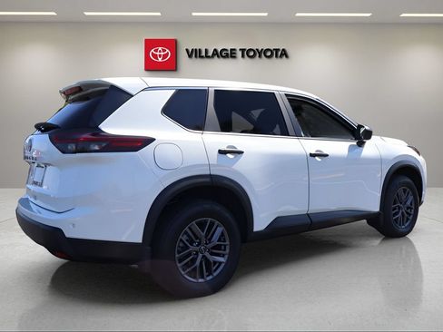 Used 2025 Nissan Rogue S FWD image 5