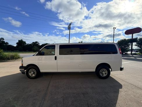 Used 2017 Chevrolet Express 3500 LT w/ LT Preferred Equipment Group RWD image 2