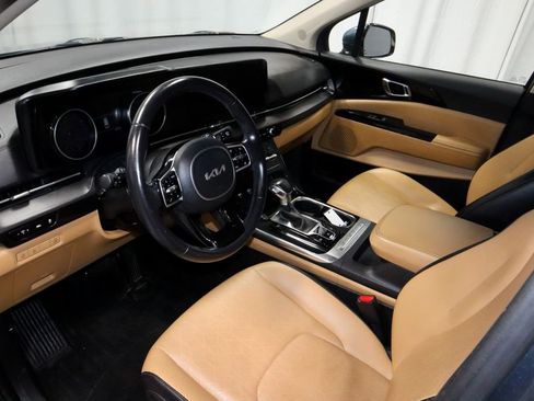 Used 2023 Kia Carnival EX FWD image 25