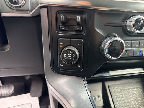 Used 2022 Ford F150 Lariat w/ Max Trailer Tow Package AWD/4WD image 28