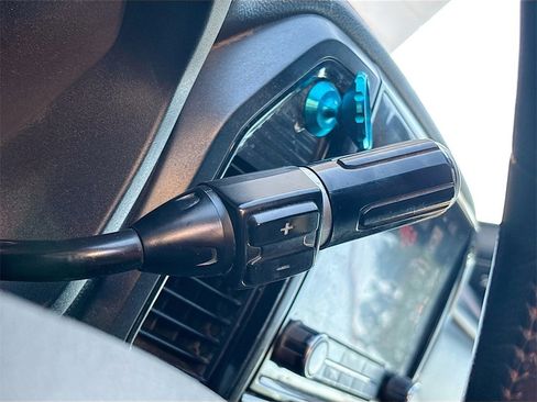 Used 2023 Nissan Titan PRO-4X w/ Pro-4x Convenience Package image 17