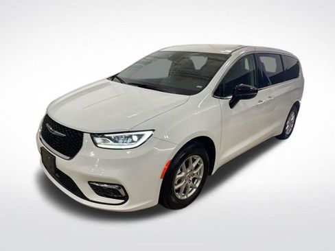 Used 2024 Chrysler Pacifica Touring-L image 38
