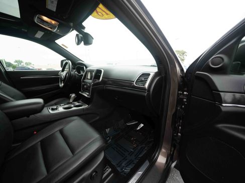 Used 2018 Jeep Grand Cherokee Limited AWD/4WD image 25