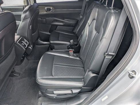 Used 2022 Kia Sorento EX w/ Panoramic Sunroof Package FWD image 28