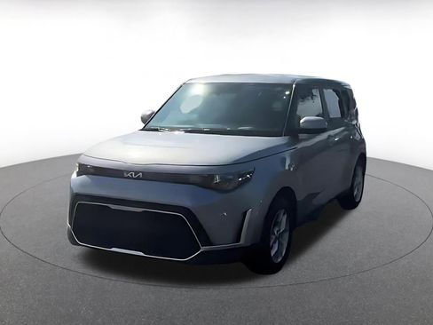 Used 2025 Kia Soul LX w/ LX Technology Package FWD image 14