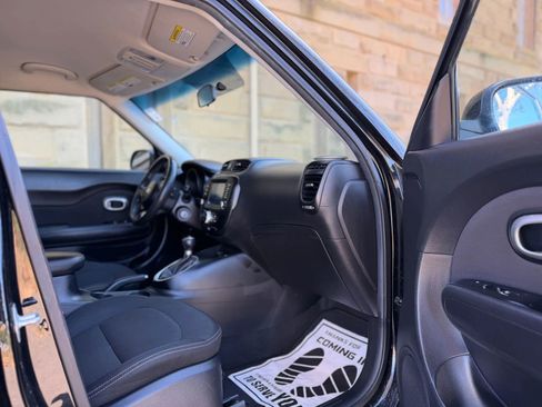 Used 2018 Kia Soul + FWD image 23