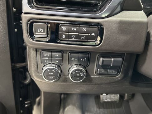 Used 2025 GMC Yukon AT4 Ultimate image 11