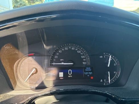 Used 2017 Cadillac XT5 Luxury w/ Driver Awareness Package image 18