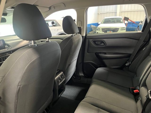 Used 2024 Nissan Rogue S FWD image 18