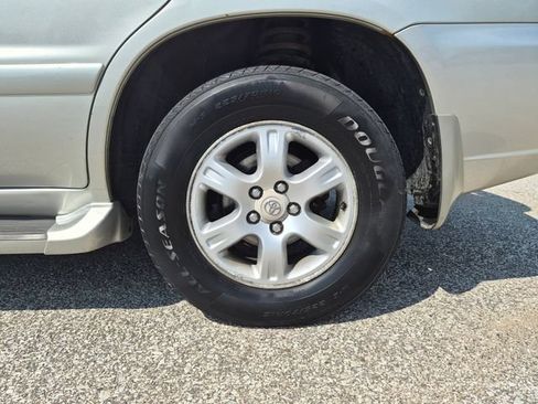 Used 2003 Toyota Highlander 4WD V6 image 9