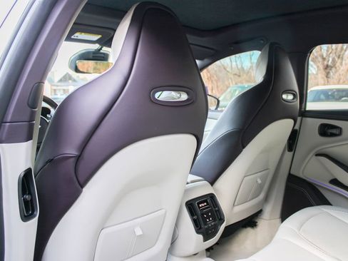 Used 2023 Aston Martin DBX image 19