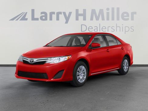 Used 2012 Toyota Camry SE FWD image 1