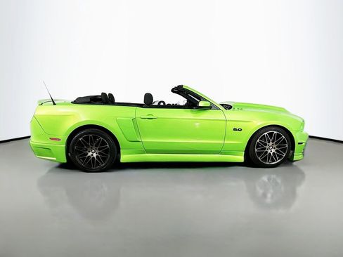 Used 2014 Ford Mustang GT RWD image 9