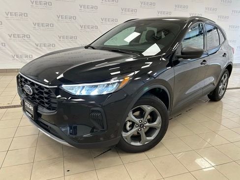 Certified 2025 Ford Escape ST-Line AWD/4WD image 2