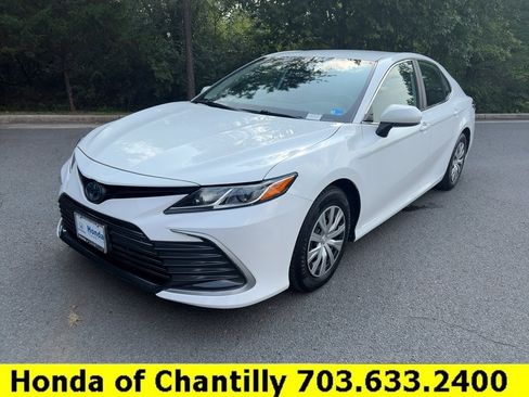 Used 2022 Toyota Camry LE FWD image 3