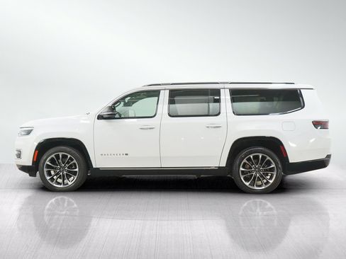 Used 2024 Jeep Wagoneer L Series III w/ Premium Group I AWD/4WD image 2