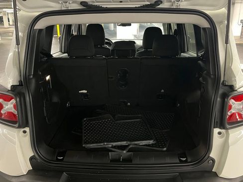 Used 2022 Jeep Renegade Trailhawk w/ Trailer Tow Group AWD/4WD image 35