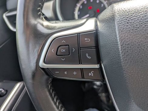 Used 2023 Toyota Highlander XLE AWD/4WD image 23