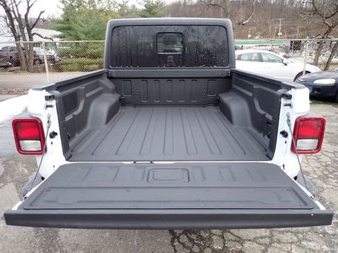 New 2026 Jeep Gladiator Sport AWD/4WD image 6