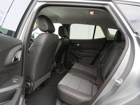 Used 2025 Chevrolet Trax LT w/ LT Convenience Package FWD image 18