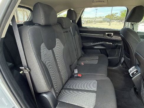 Used 2021 Kia Sorento LX image 37