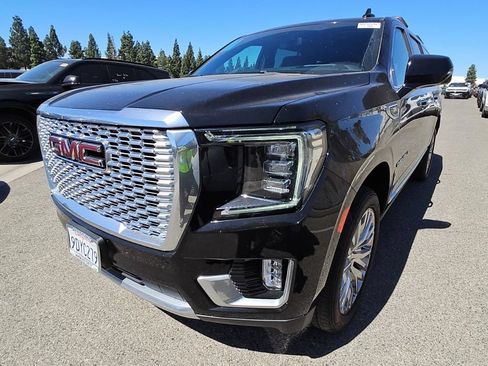 Used 2023 GMC Yukon XL Denali AWD/4WD image 3