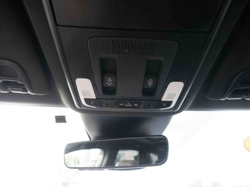 Used 2025 Honda Pilot TrailSport image 18