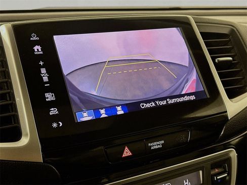 Used 2018 Honda Pilot Touring image 15